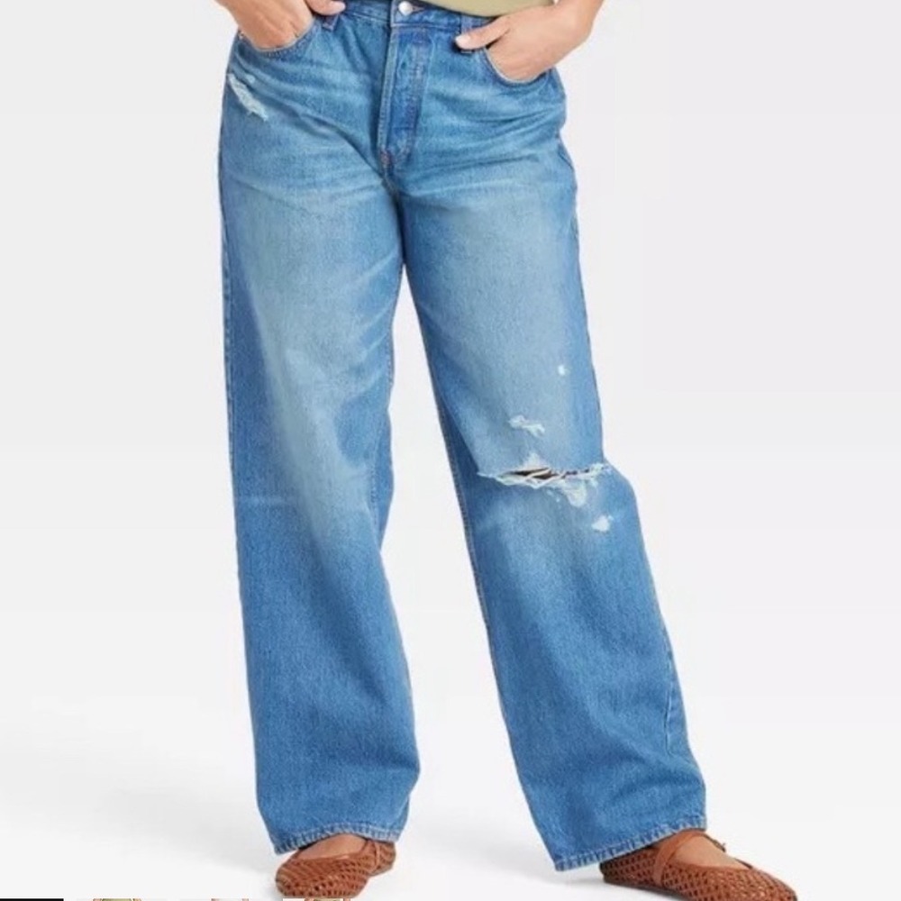Universal Thread Women's 90s Baggy Mid Rise Distressed Jeans Medium Wash Size 16